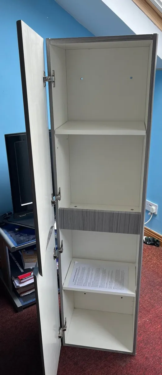 Bathroom cabinet & sink - Image 3