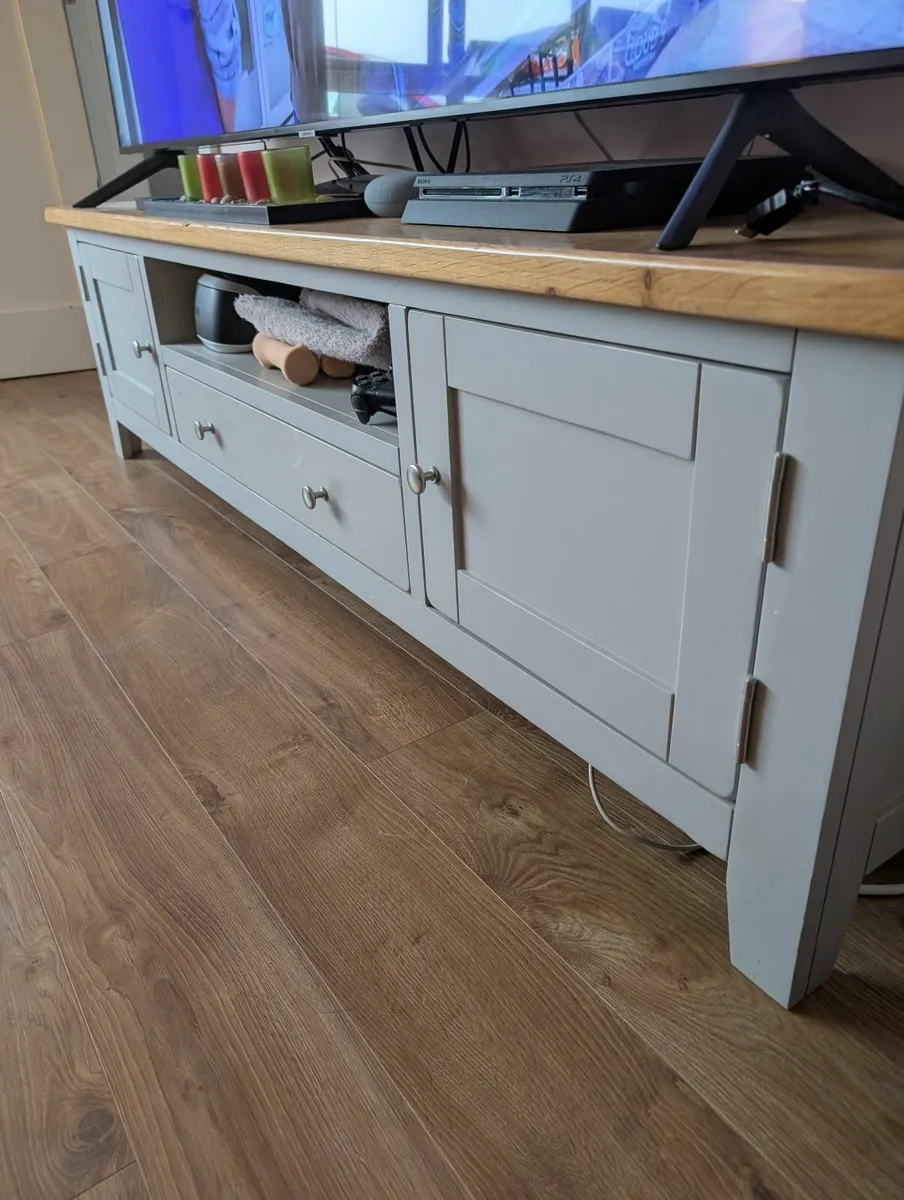 Guildford Extra Large Rectangular TV Unit - Image 2