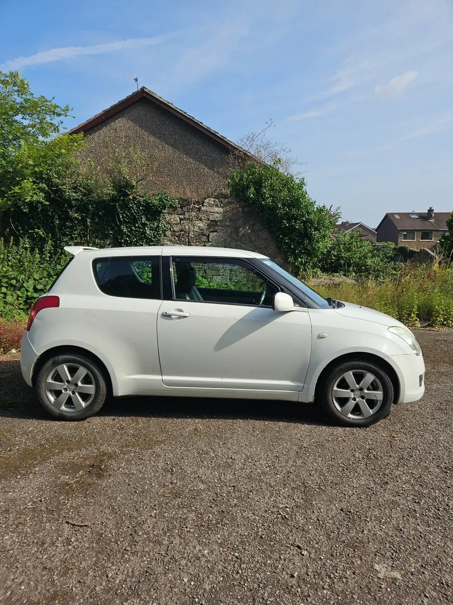 Suzuki Swift 2010 - Image 1
