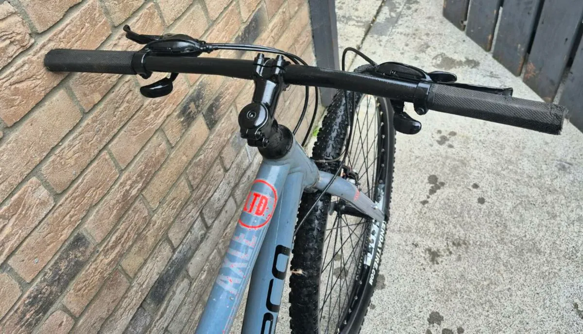 Adults Carrera axle ltd mountain bike very good - Image 3