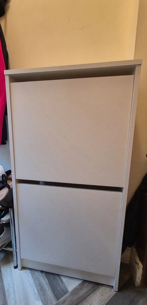 White shoe cabinet - Image 1