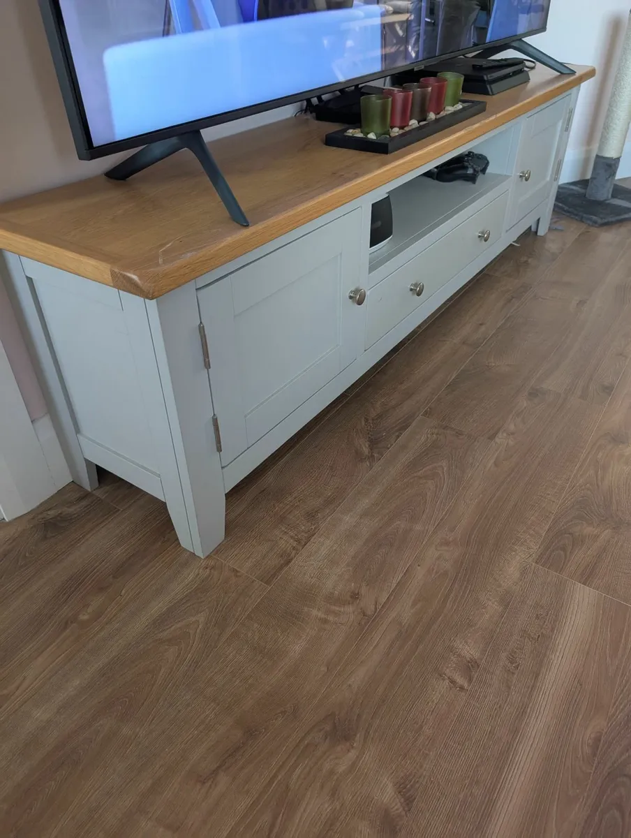 Guildford Extra Large Rectangular TV Unit - Image 1