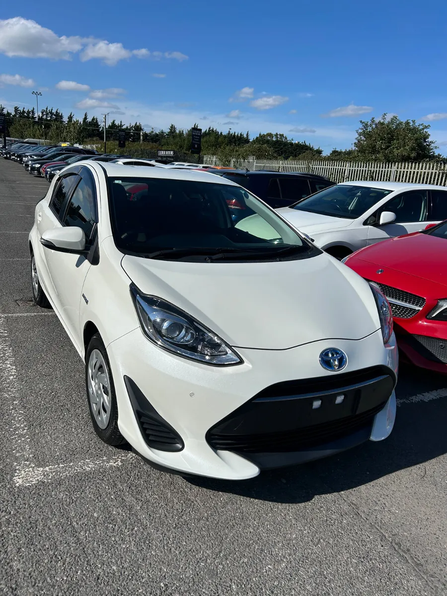 TOYOTA AQUA Hybrid - Image 1