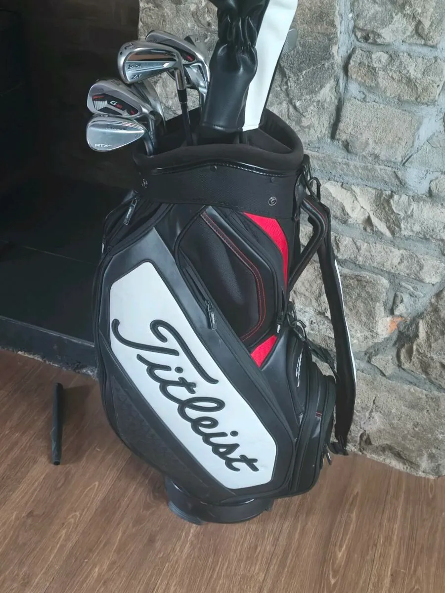 Titleist Tour Bag (Midsize) - Image 1