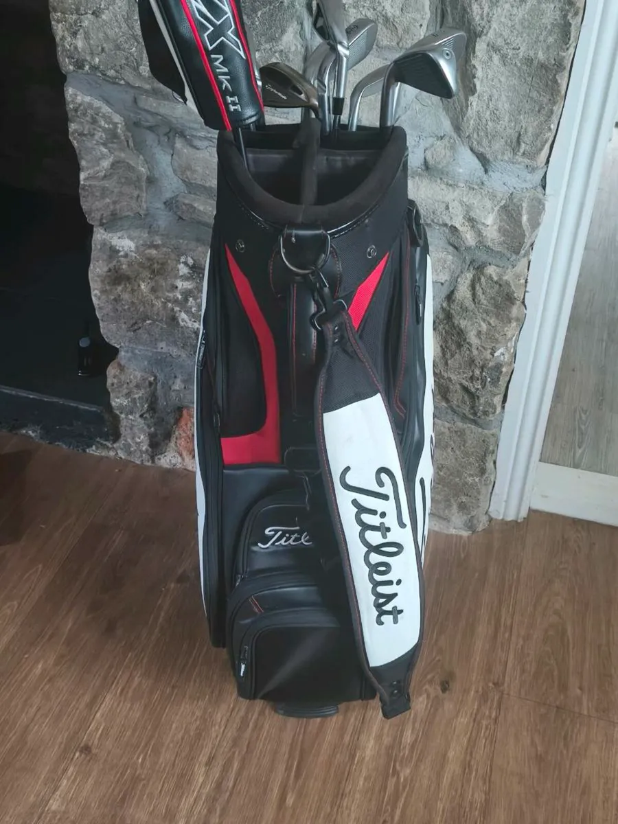 Titleist Tour Bag (Midsize) - Image 2