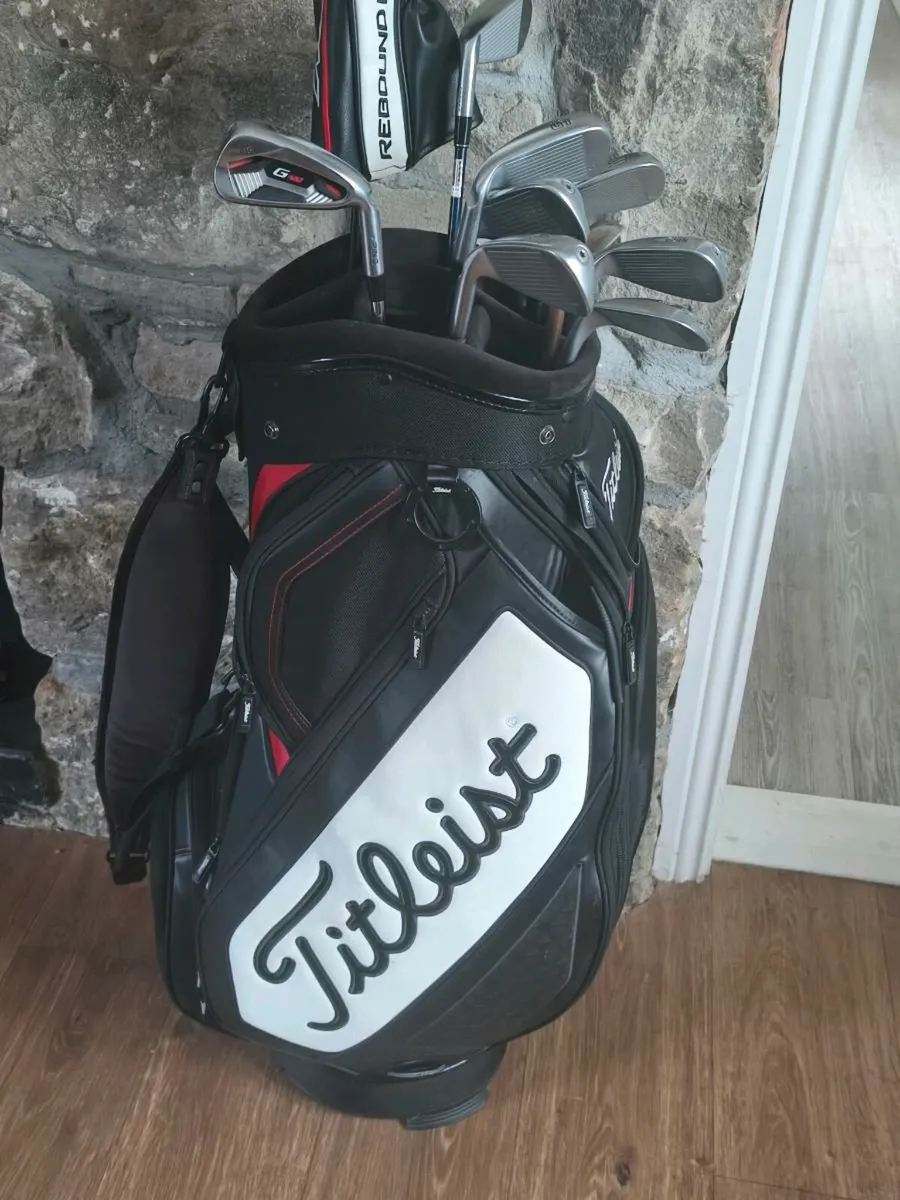 Titleist Tour Bag (Midsize) - Image 3
