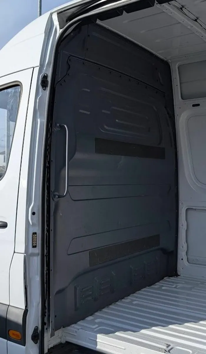 Mercedes Sprinter bulkead (2018-present)