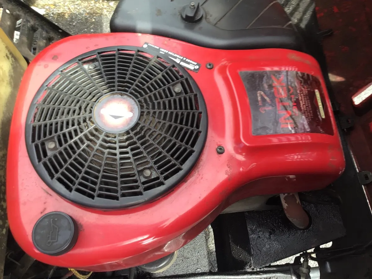 Castlegarden 17HP hydro ride on lawnmower - Image 2