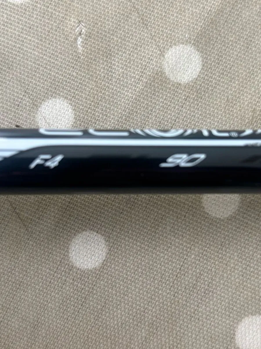 left hand Taylormade #2 PUDI iron with stiff flex UST Mamiya Recoil Shaft - Image 4