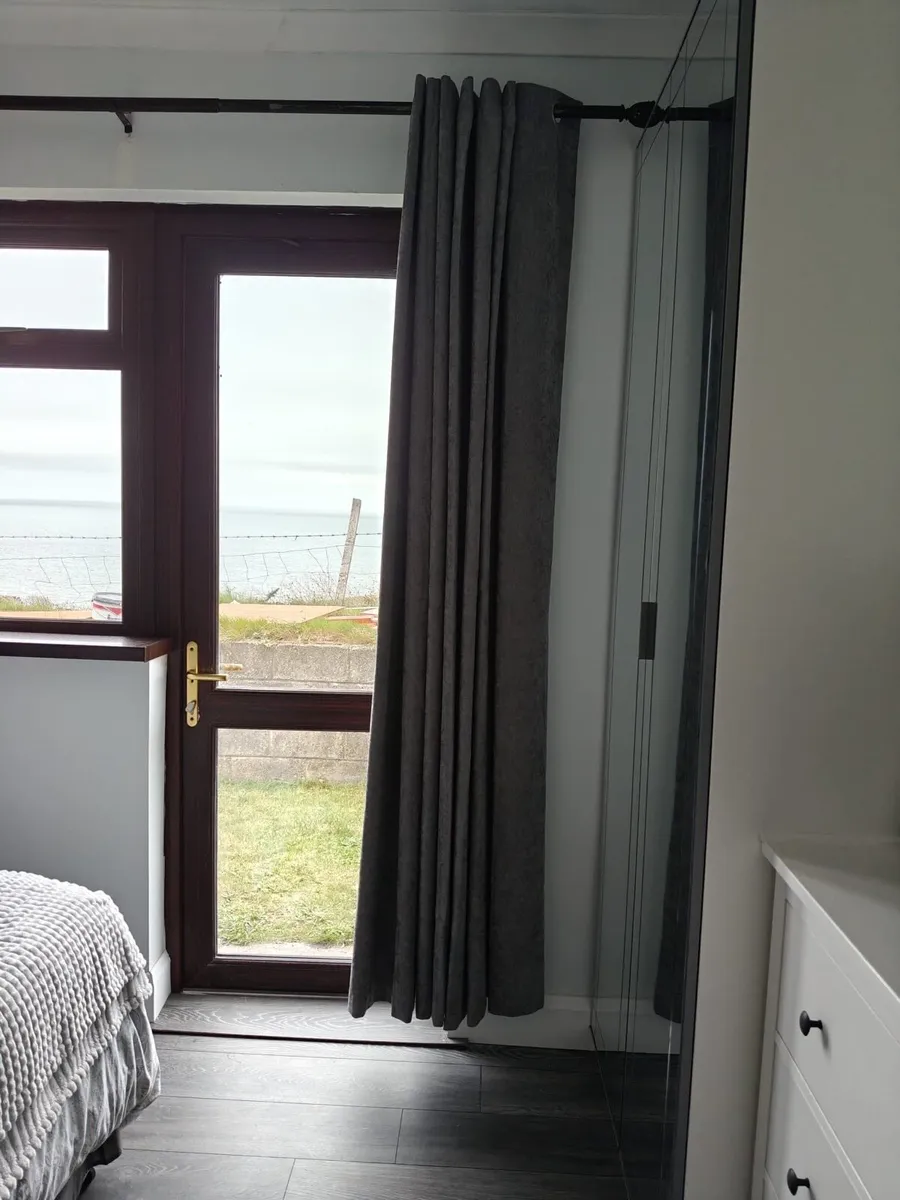 Curtains - Image 2