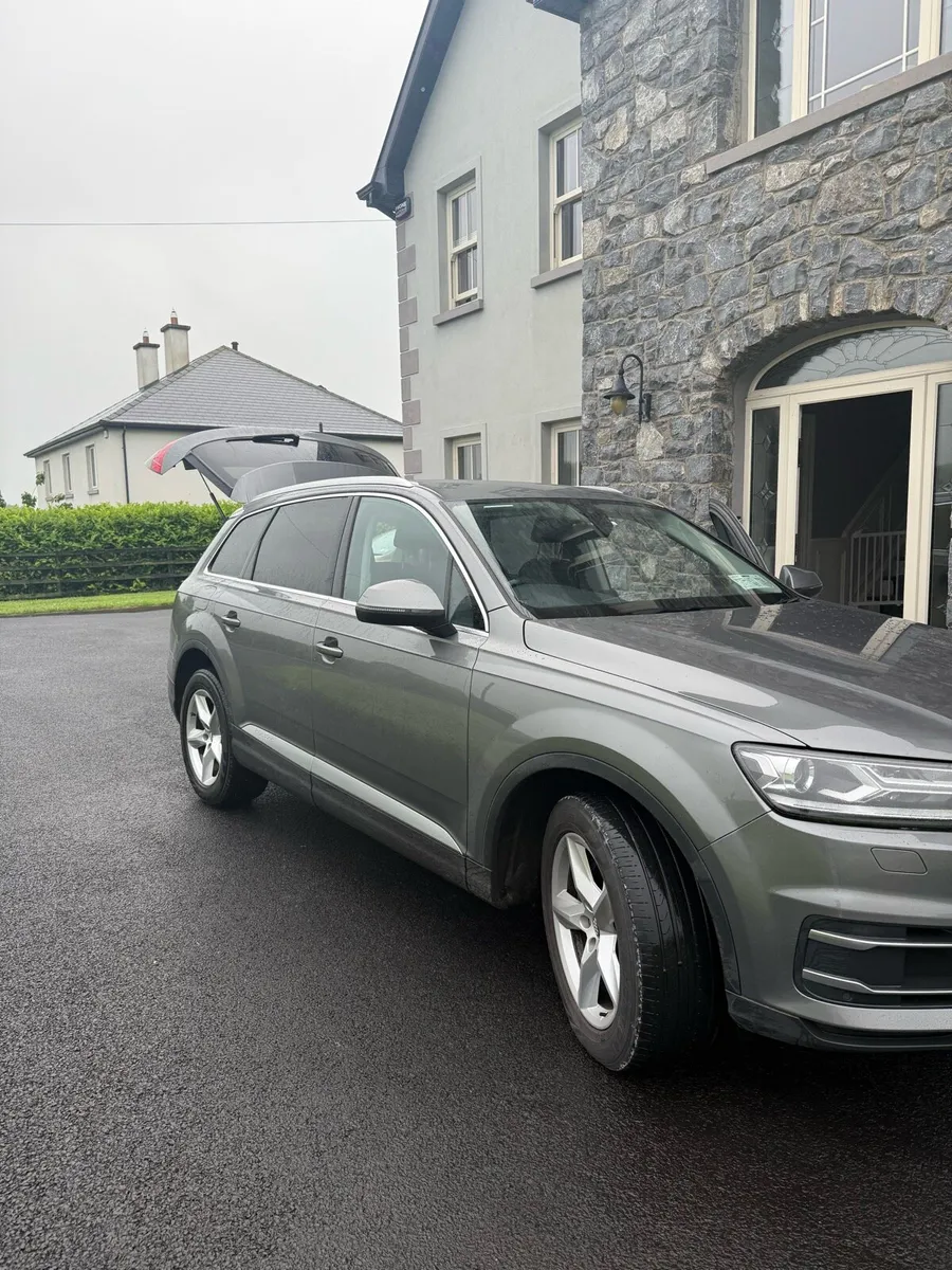 Audi Q7 - Image 2