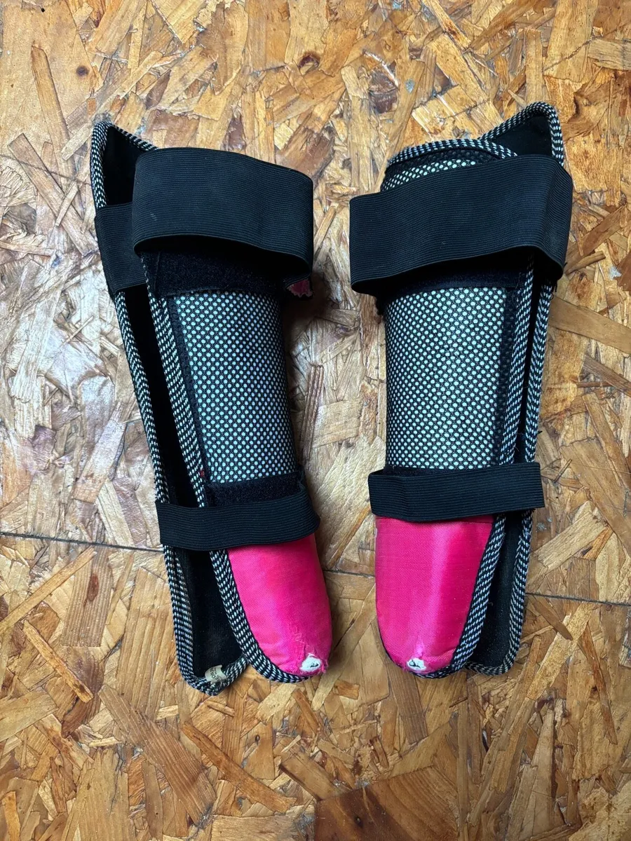 Hockey shin guards - Image 2