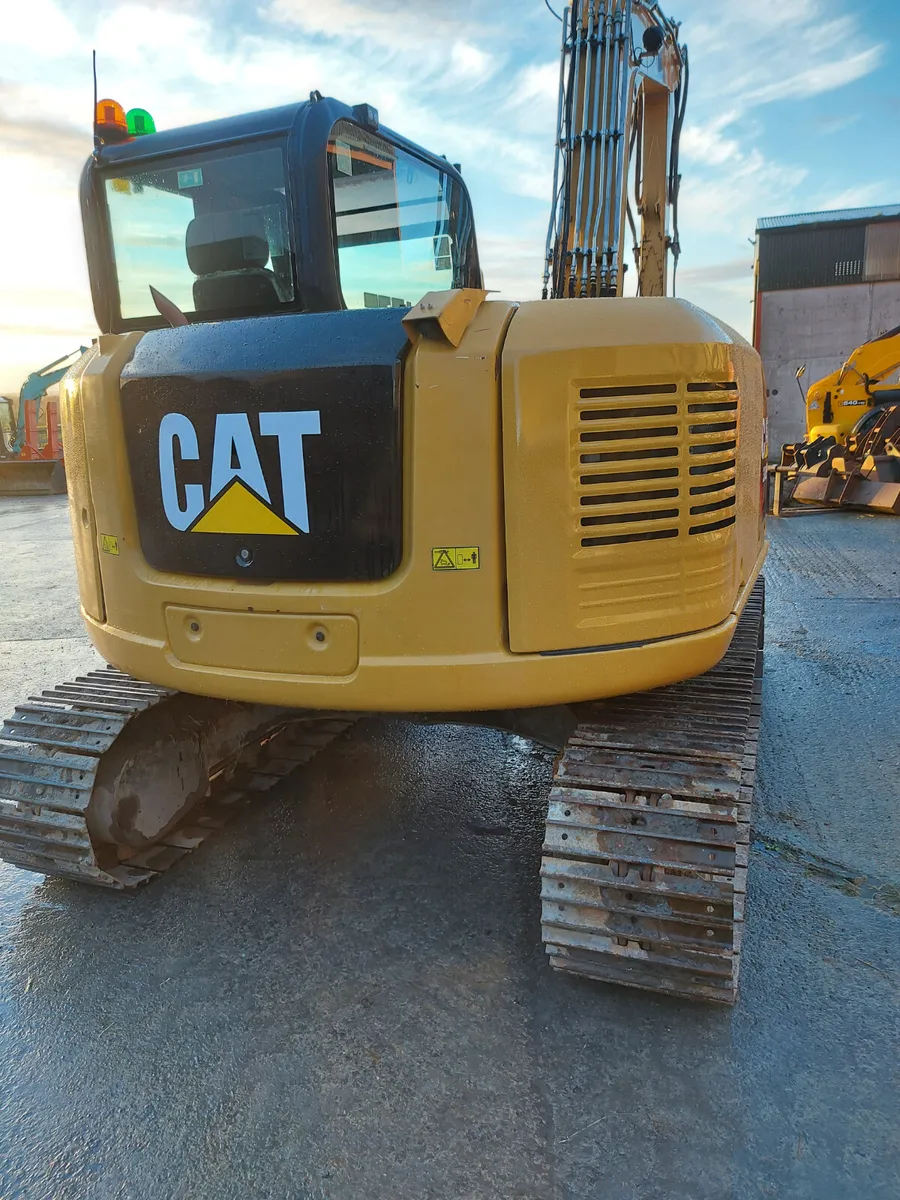 8 ton digger - Image 2