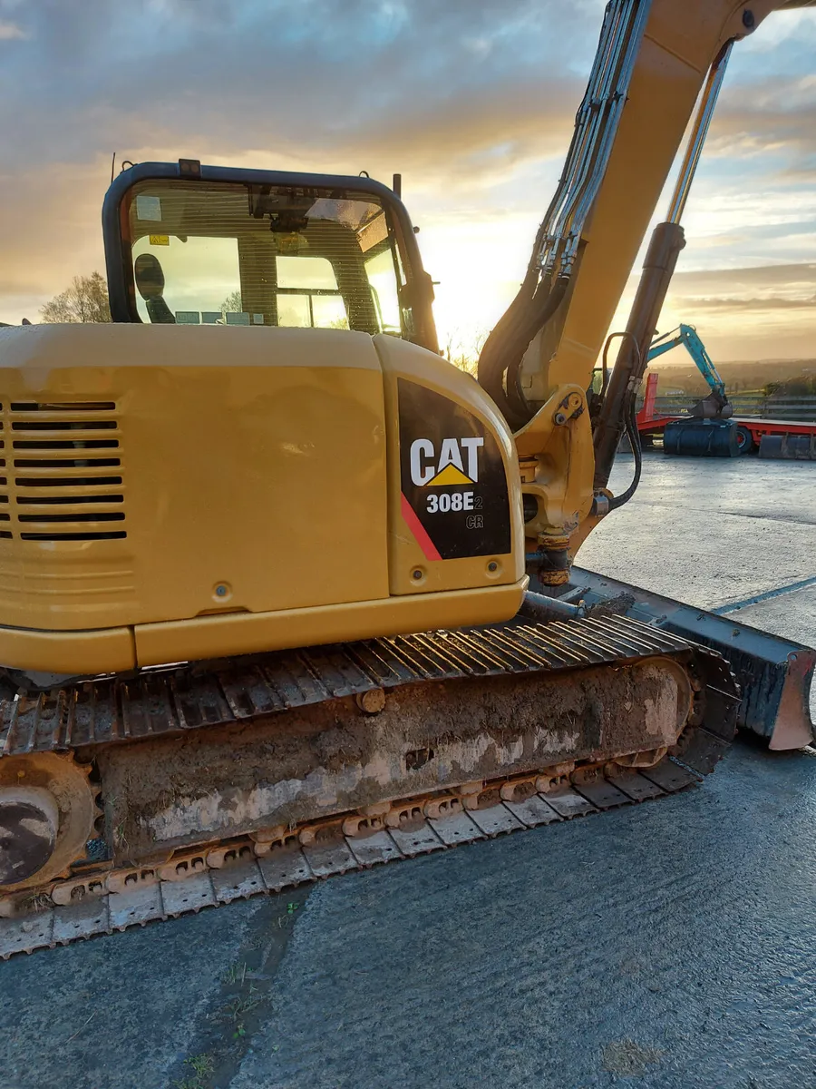8 ton digger - Image 4