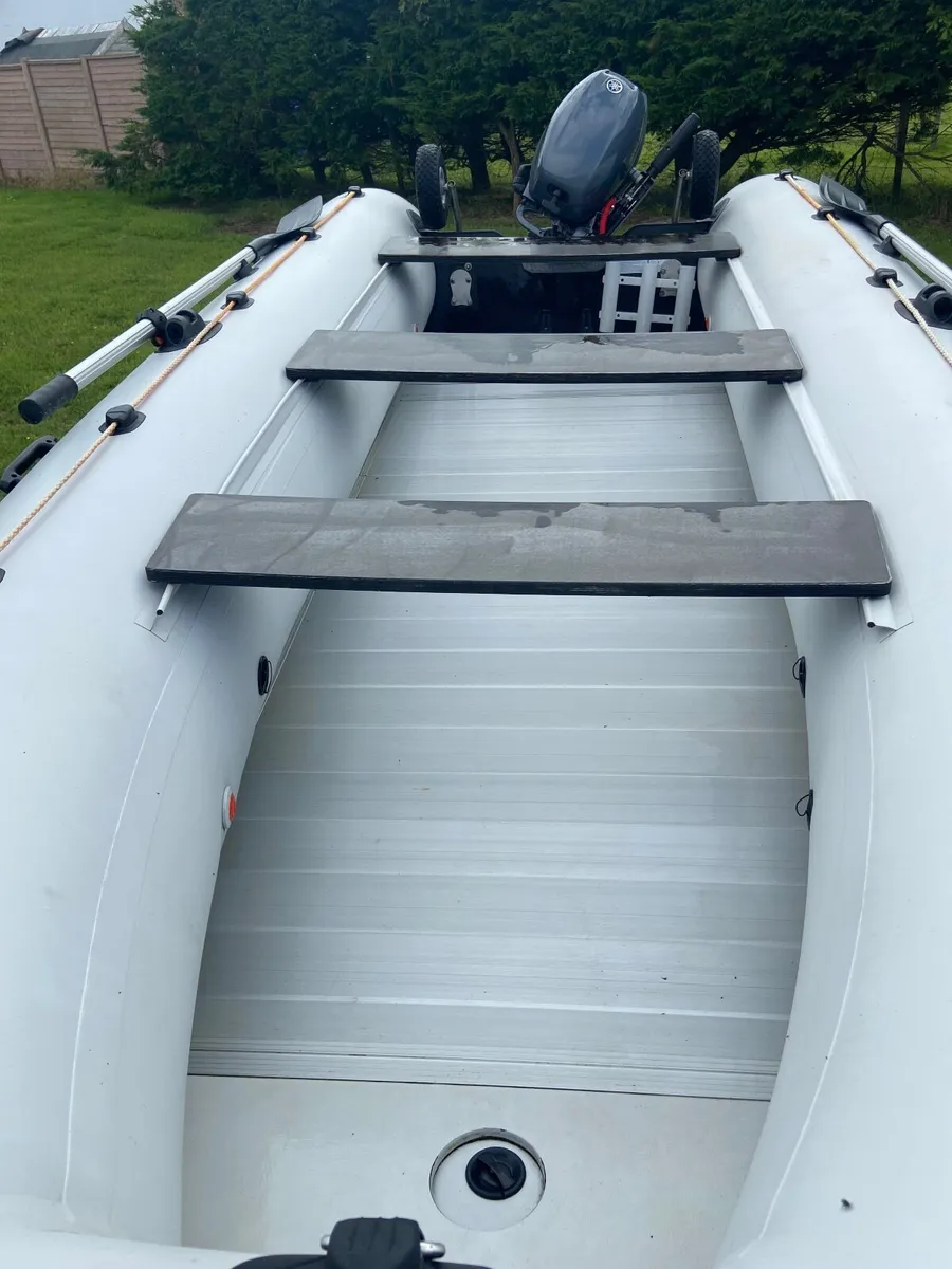 Inflatable boat - Image 3