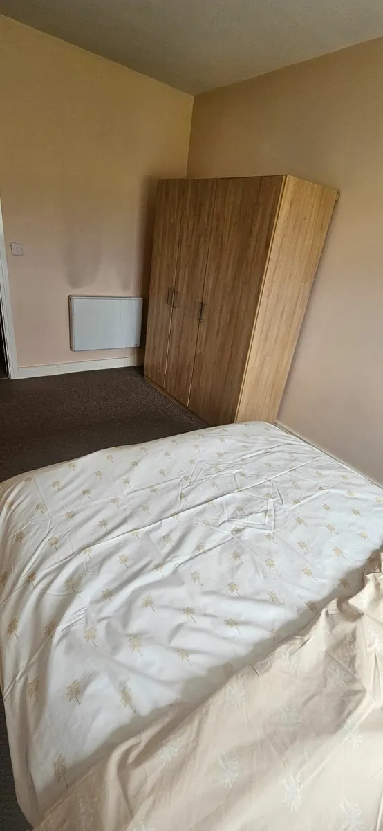 Room - Image 3