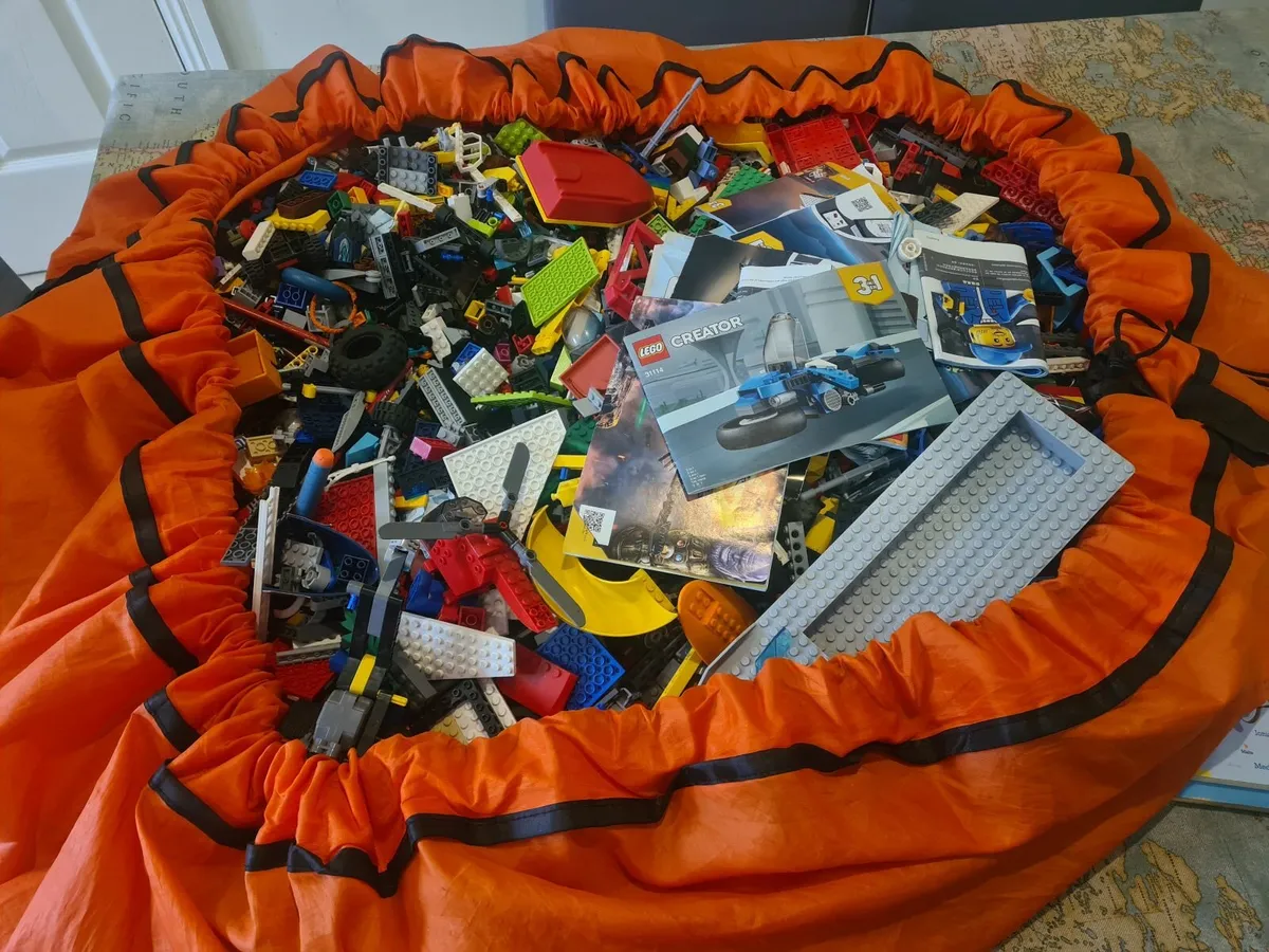 Large bag of mixed lego - Image 1