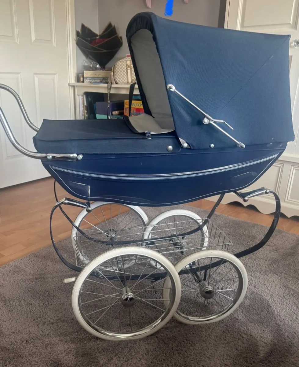 Silver cross dolls pram - Image 1