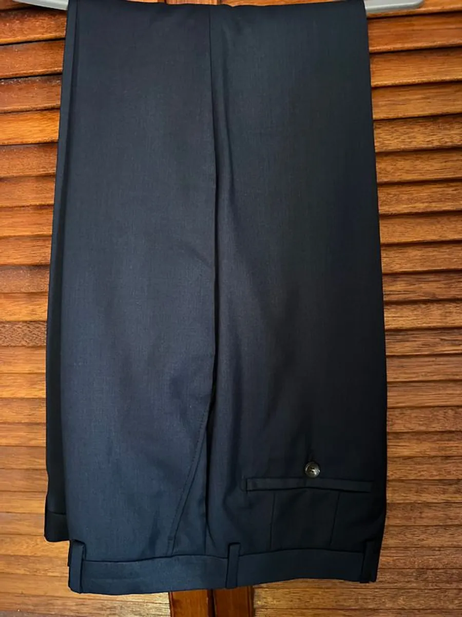 Premium Benetti 3-piece suit from Diffney - Image 2
