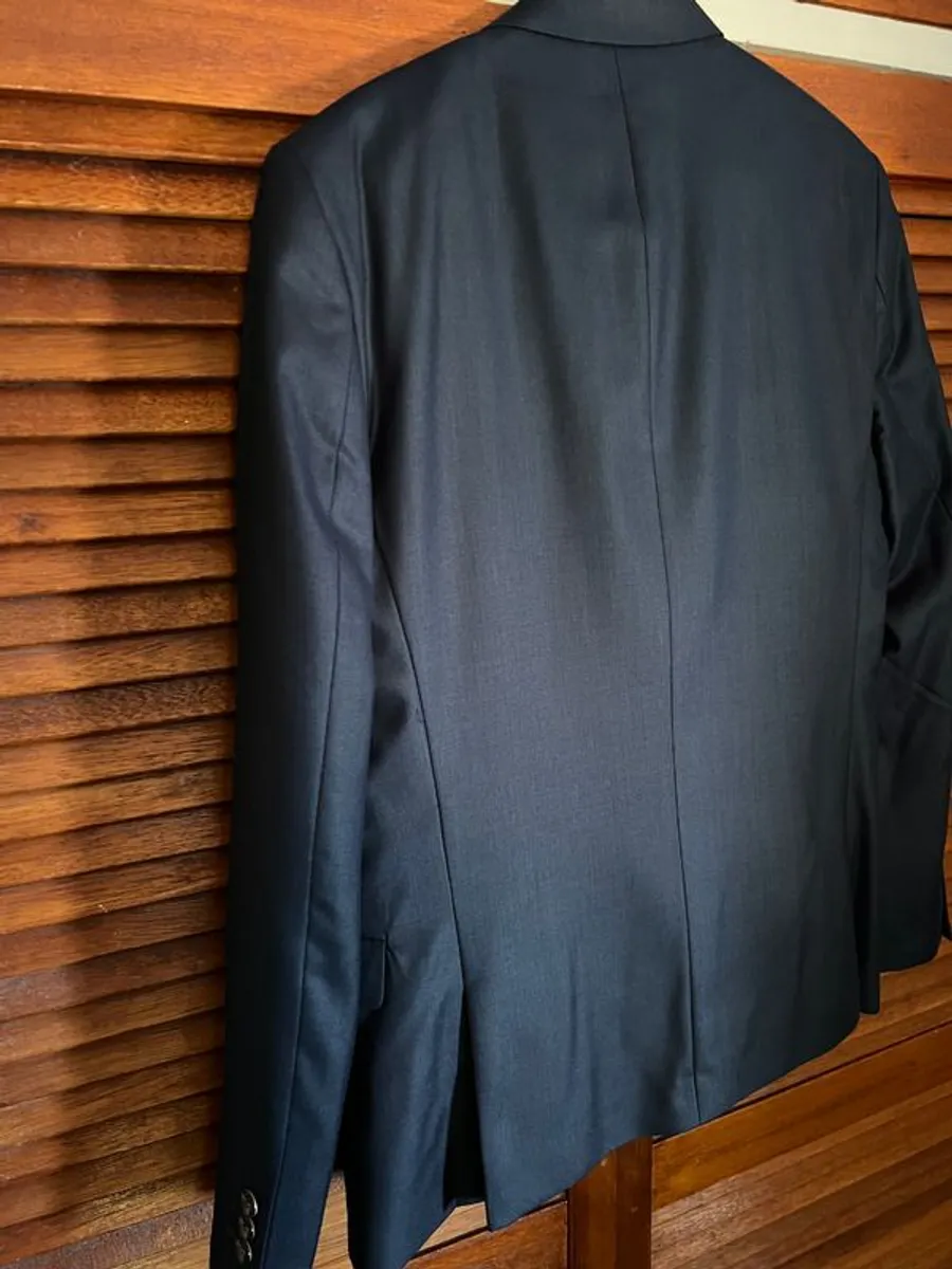 Premium Benetti 3-piece suit from Diffney - Image 4