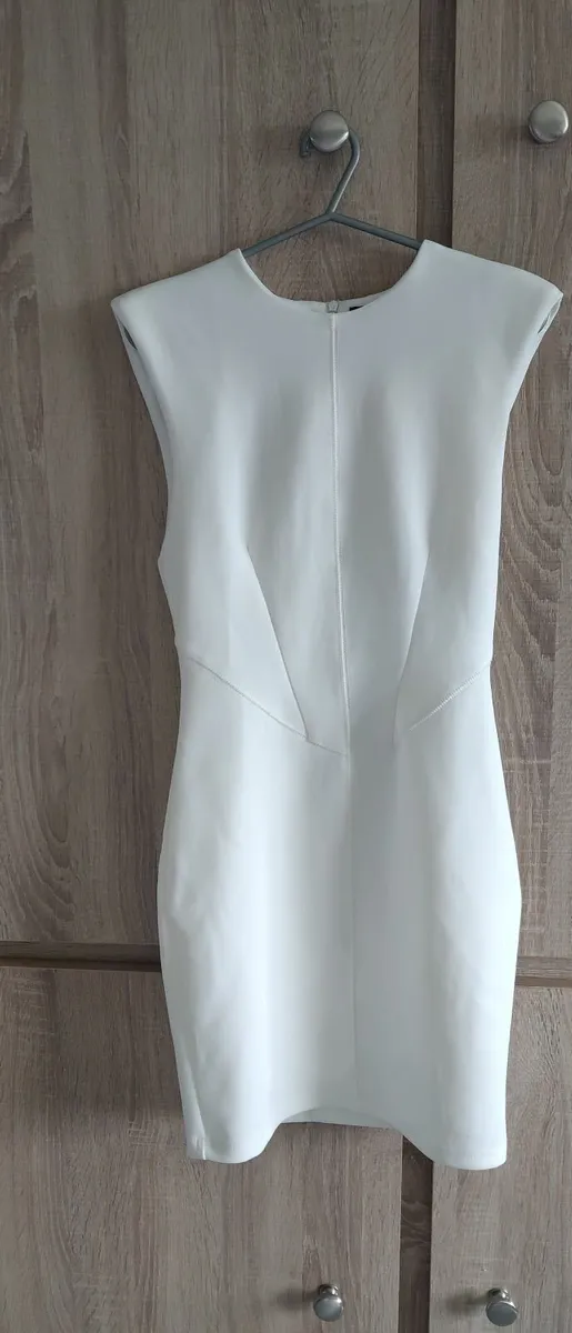 Elegant solid dress padded shoulders size fits Xs - Image 2