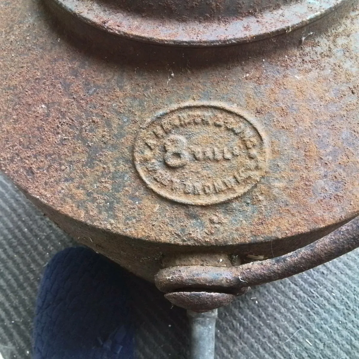 ANTIQUE AND COLLECTABLES - Image 1