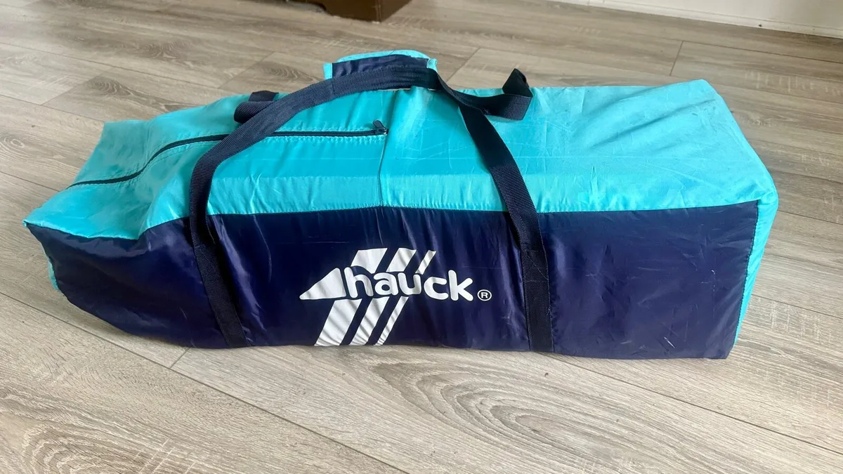 Hauck baby travel cot - Image 2