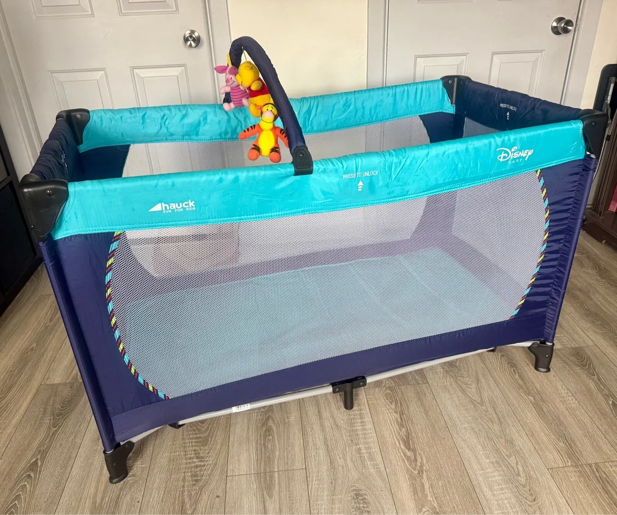 Hauck baby travel cot - Image 3
