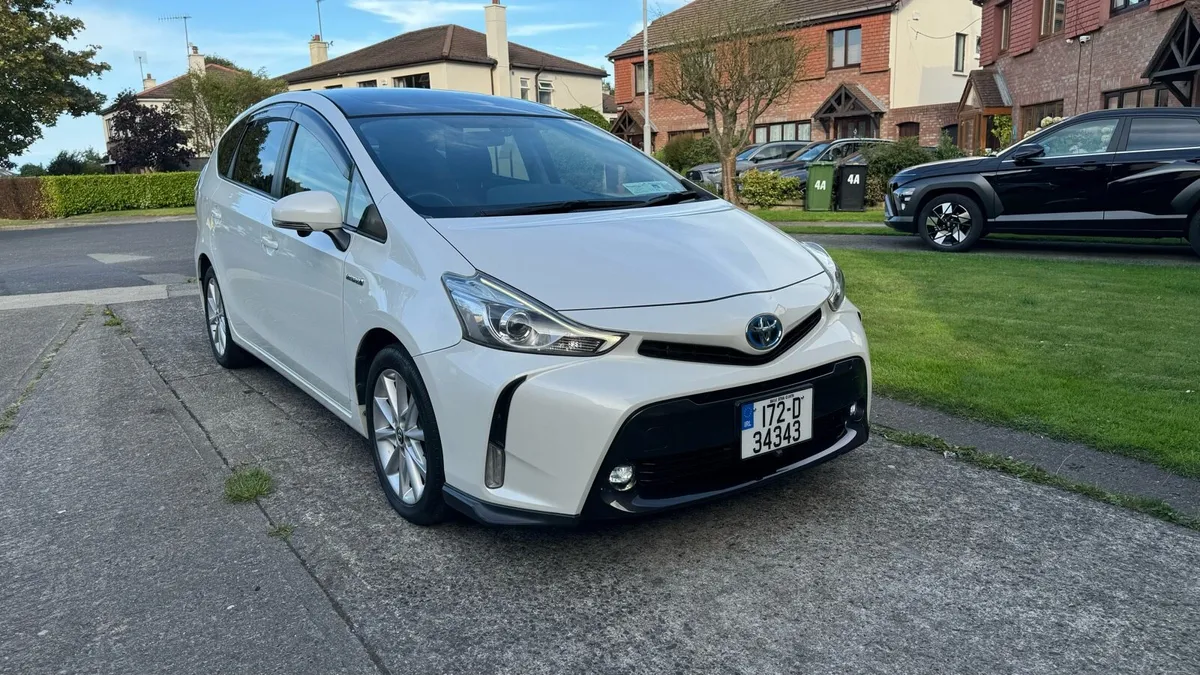 Toyota Prius 7 Seater - Image 1