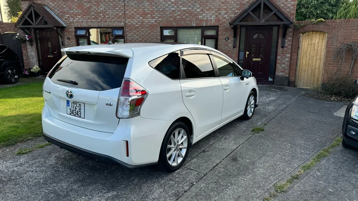 Toyota Prius 7 Seater - Image 4