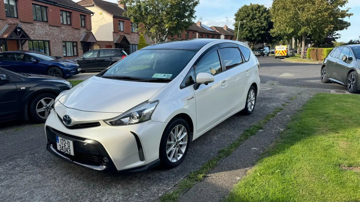 Toyota Prius 7 Seater low mileage sunroof - Image 2