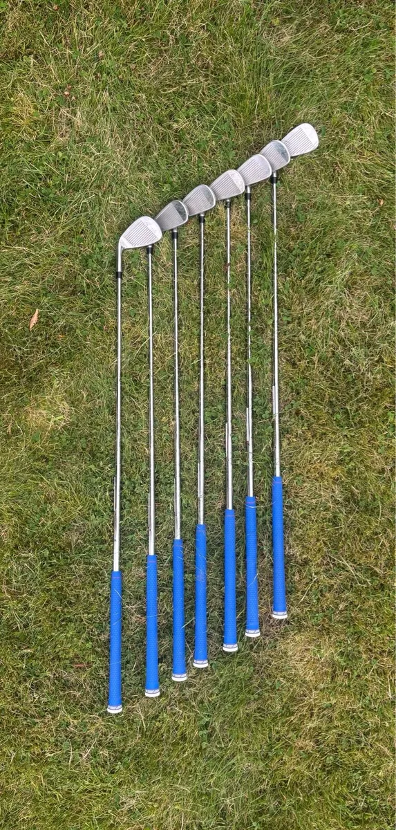 Cobra King: F8 Iron and Pitching Wedge Set - Mint - Image 1
