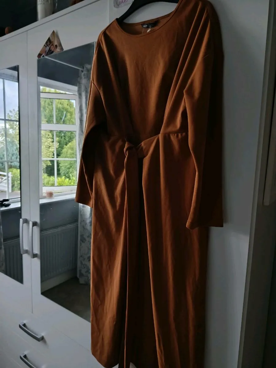 Selection of dresses - Image 4