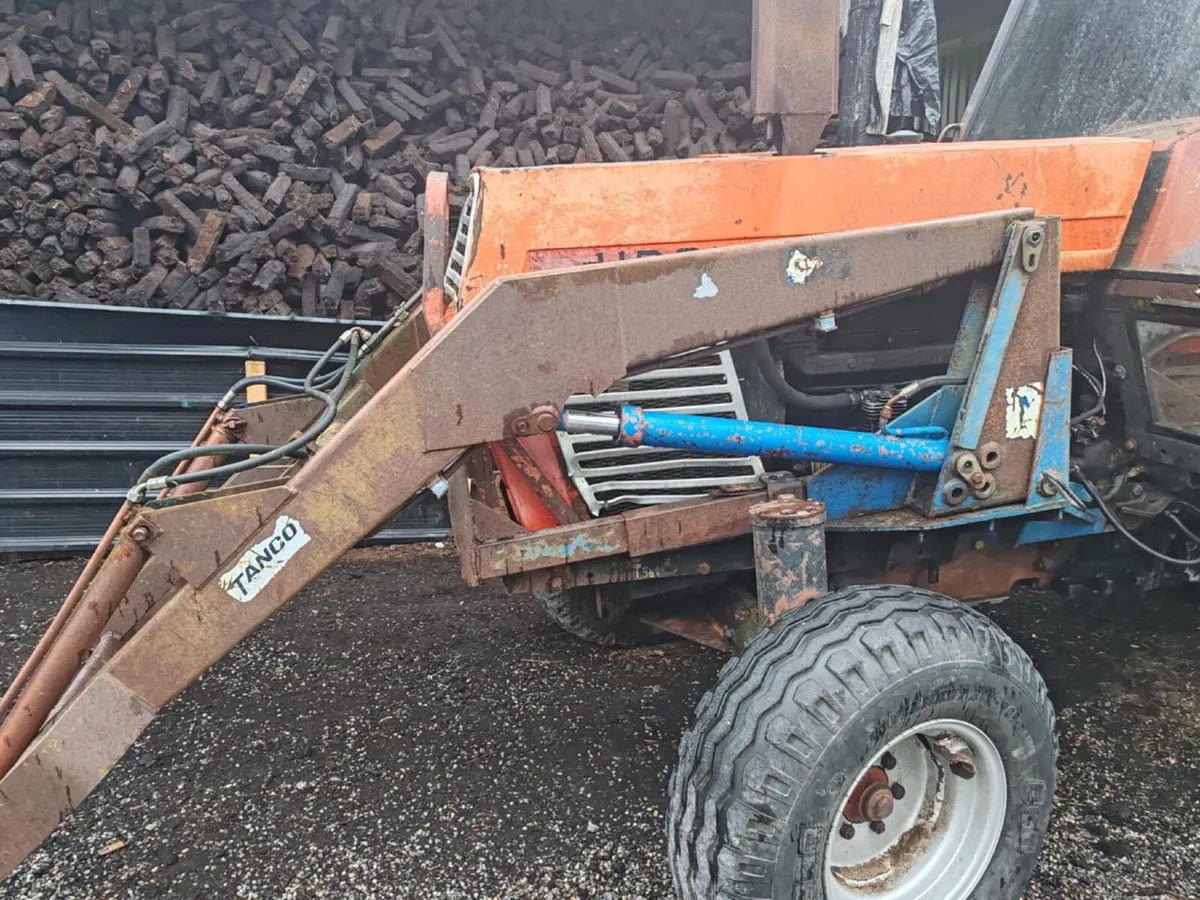 Tractor loader - Image 1