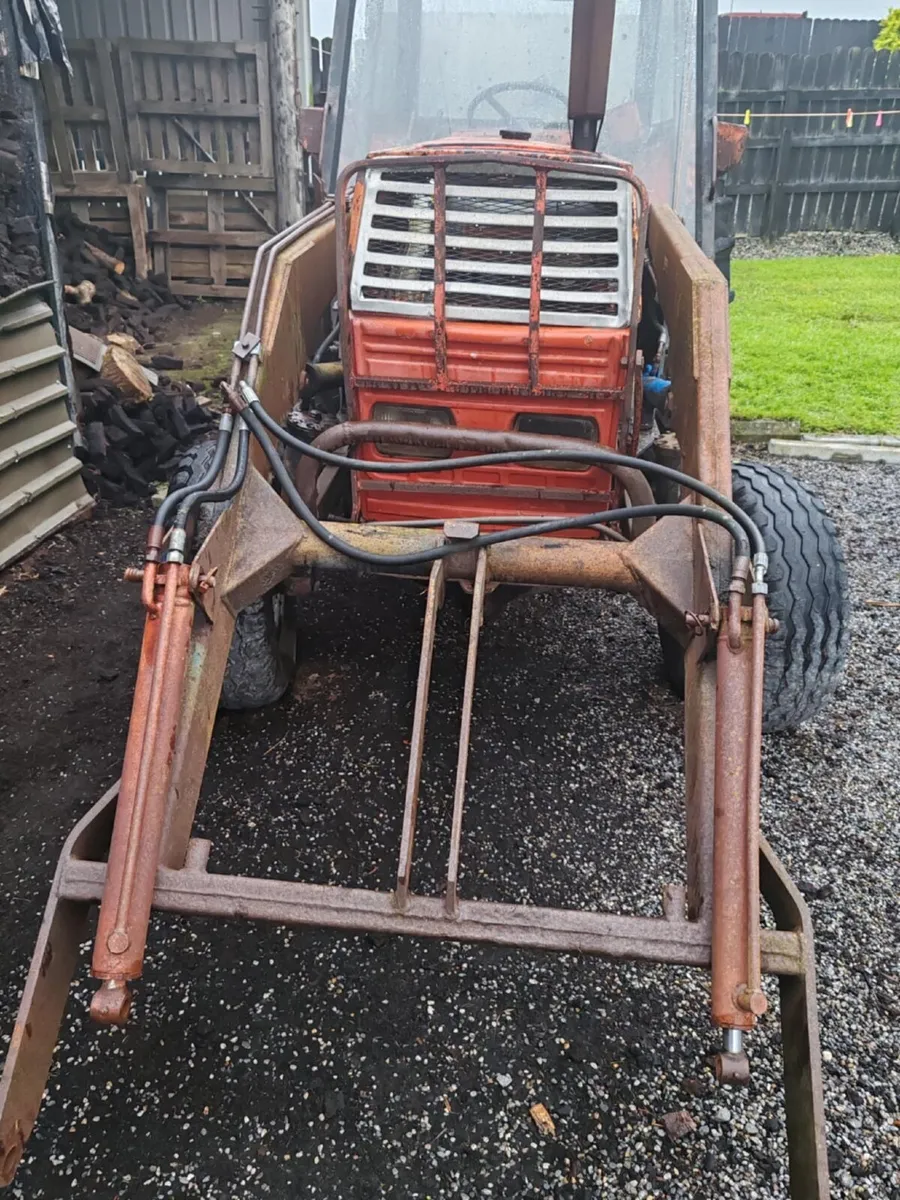Tractor loader - Image 2