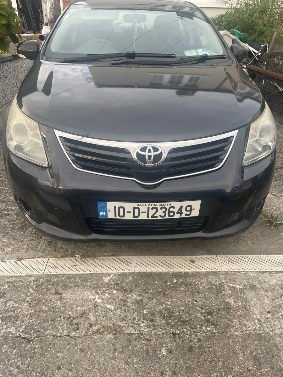 2010 Toyota avensis - Image 1