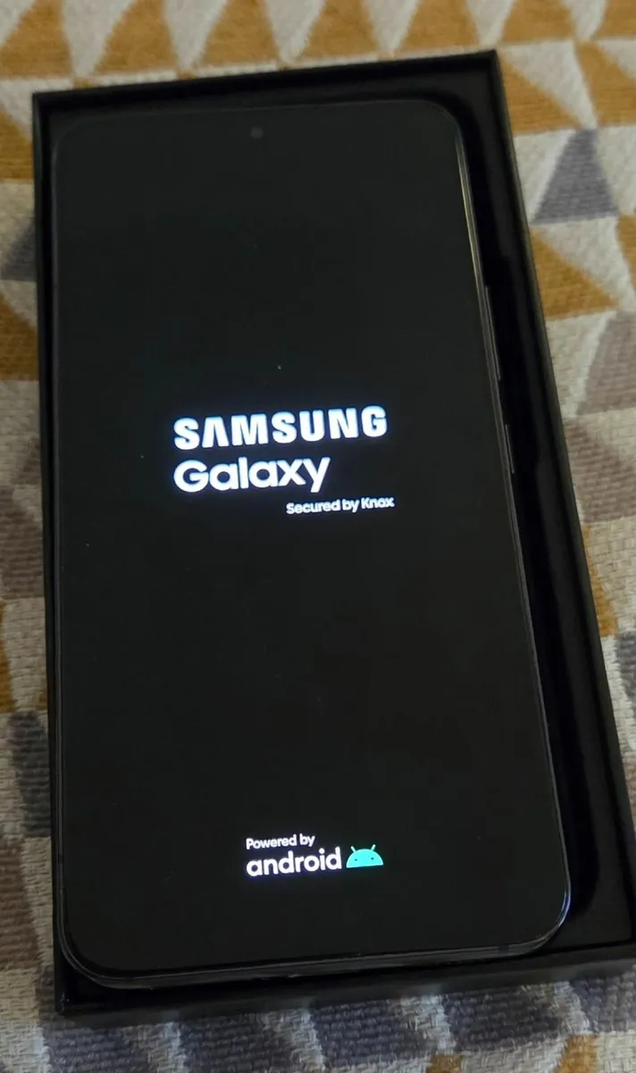 Samgsung S22 128GB - Image 1