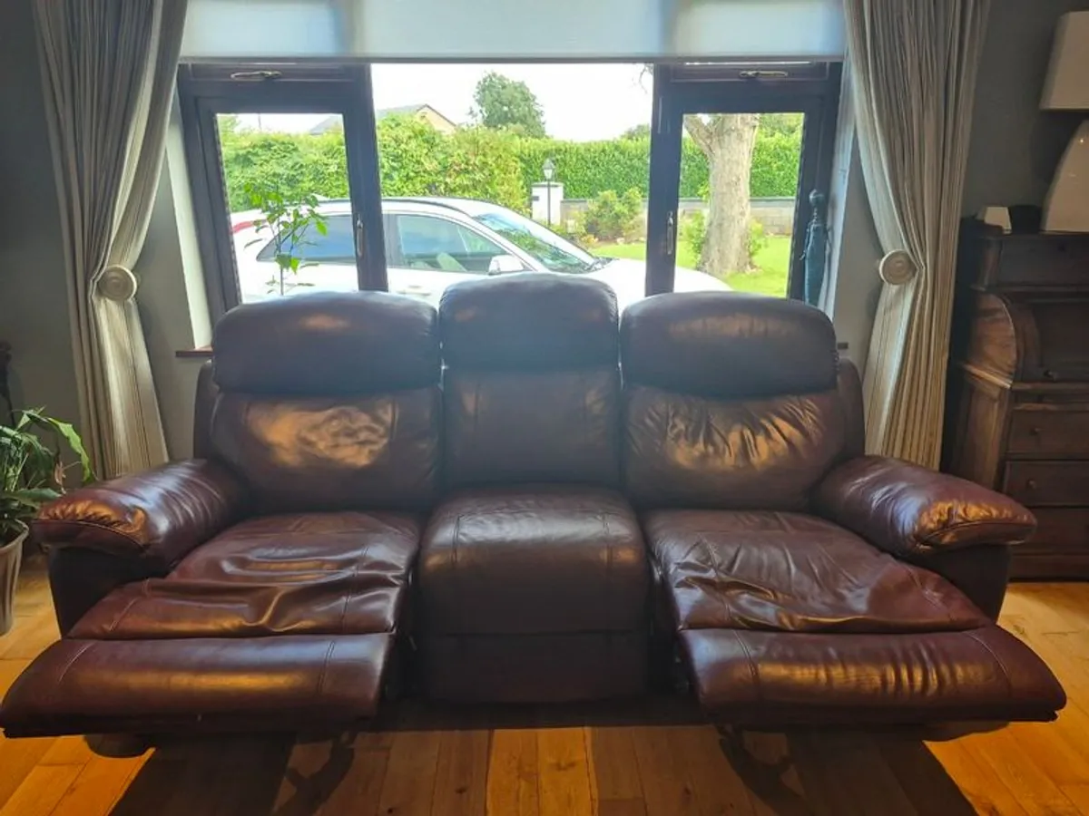 Ox Blood leather Suite for sale - Image 1