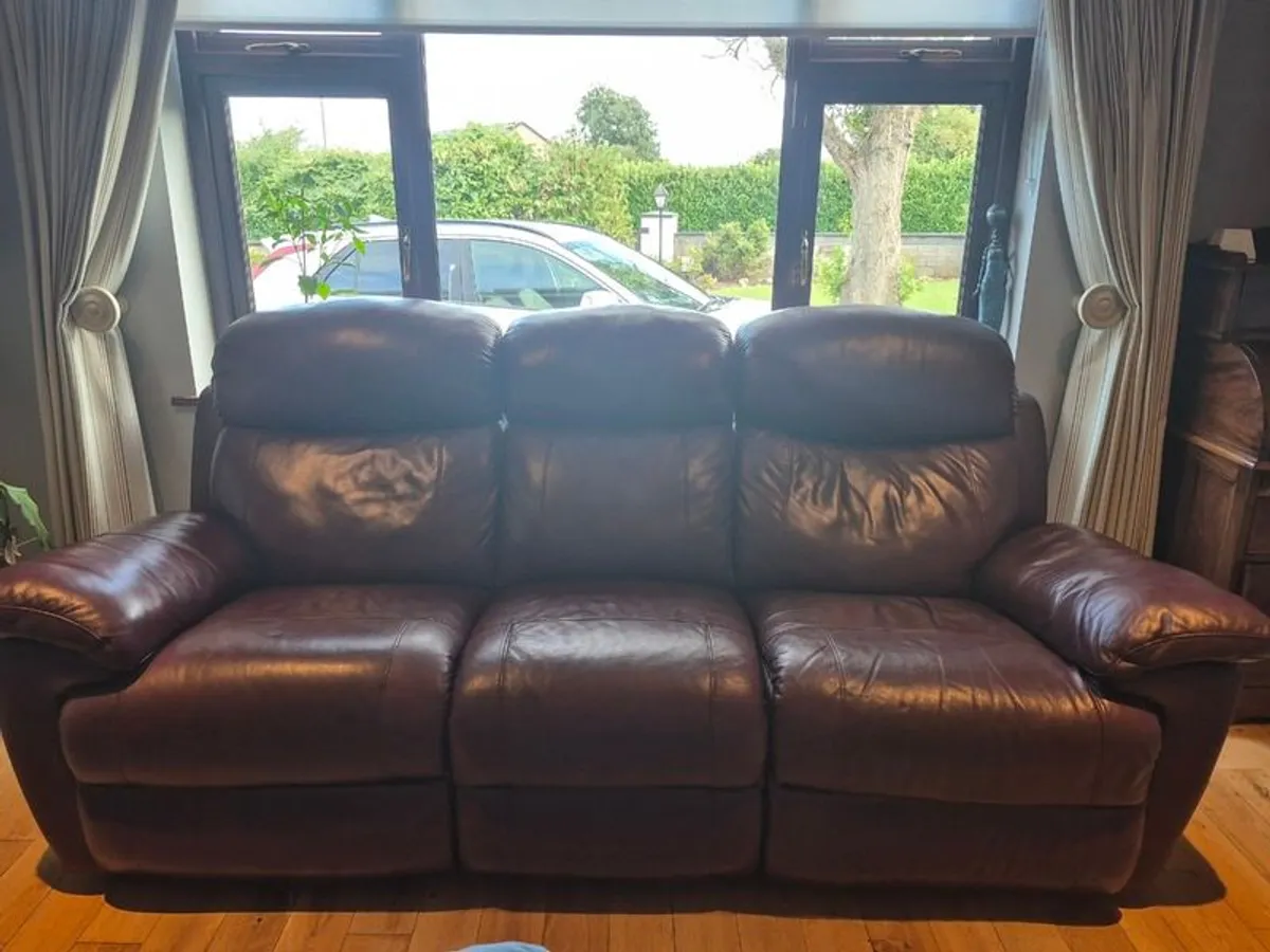 Ox Blood leather Suite for sale - Image 4
