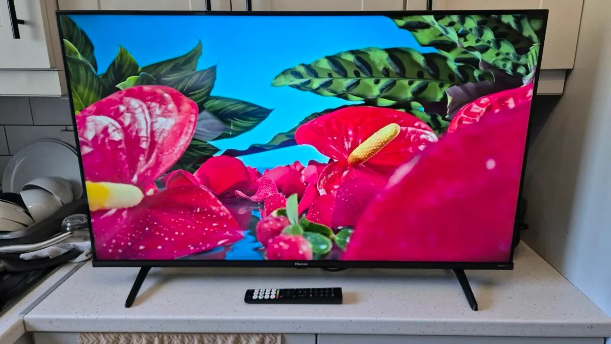 Hisense 43 inches Smart TV 4K - Image 2