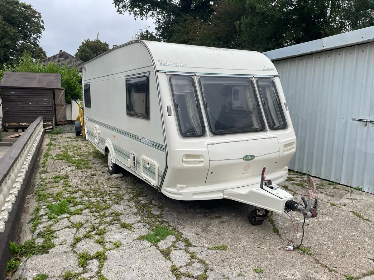 5 birth caravan whit full awning - Image 1