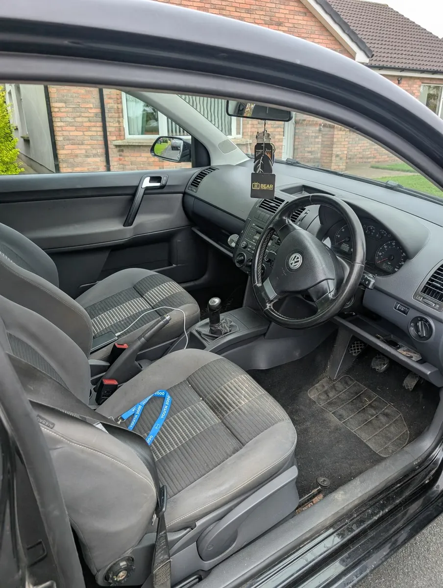 Volkswagen Polo 2009 - Image 2