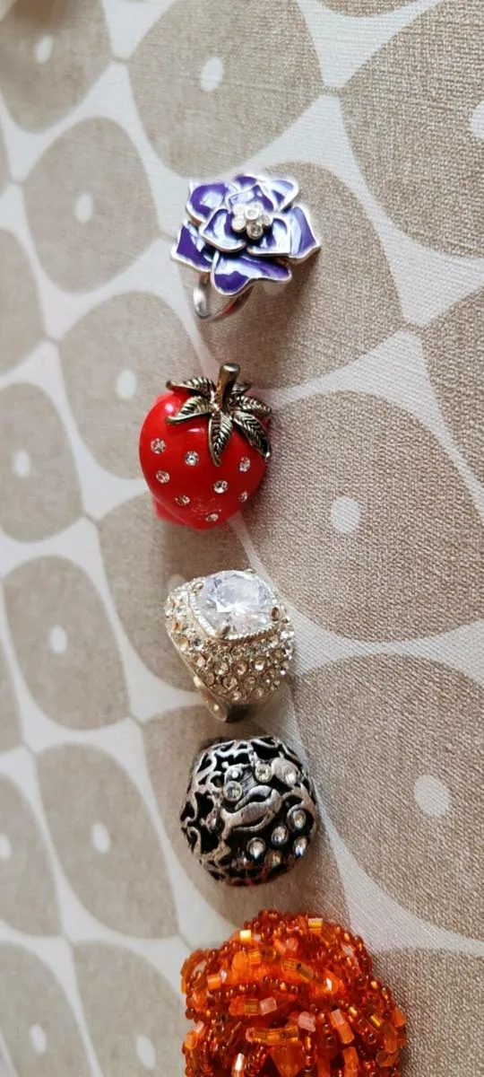 5 costume rings - Image 1