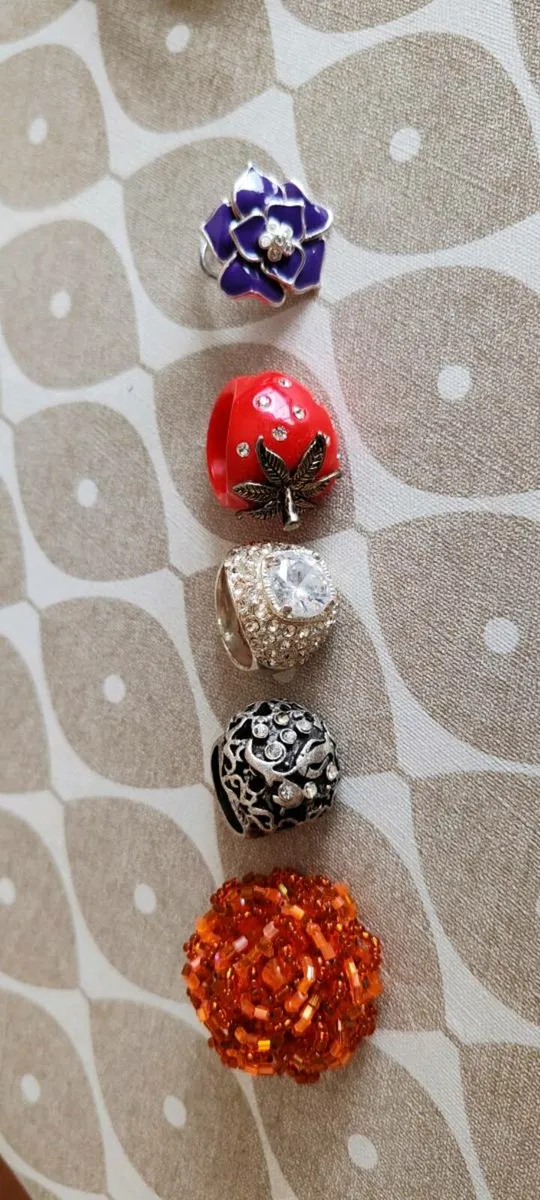 5 costume rings - Image 2