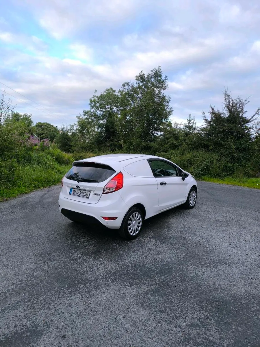 Ford fiesta van - Image 4