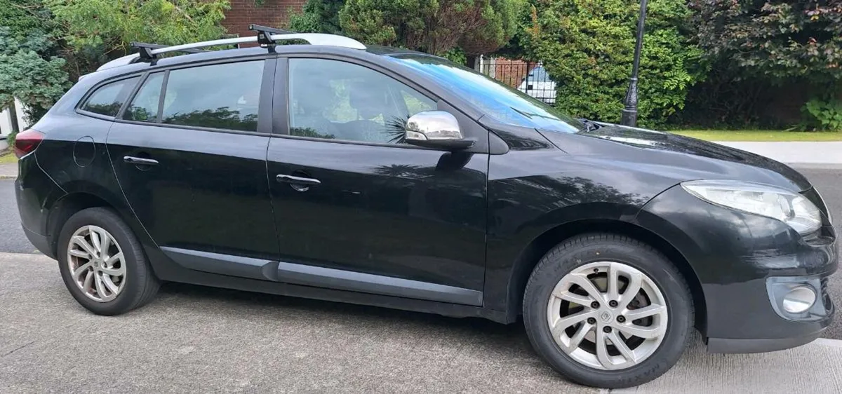 RENAULT Megane Tourer.  €3000 BARGAIN ! FRESH NCT. - Image 3
