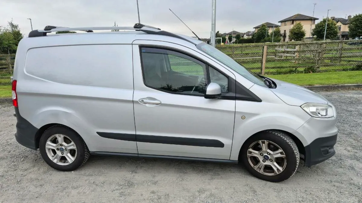 Ford Transit Courier 2015 - Image 2