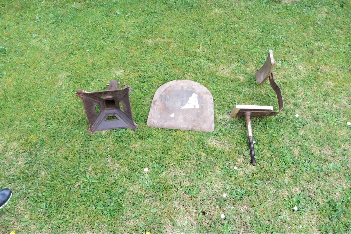 Singer Industrial chair - Image 3