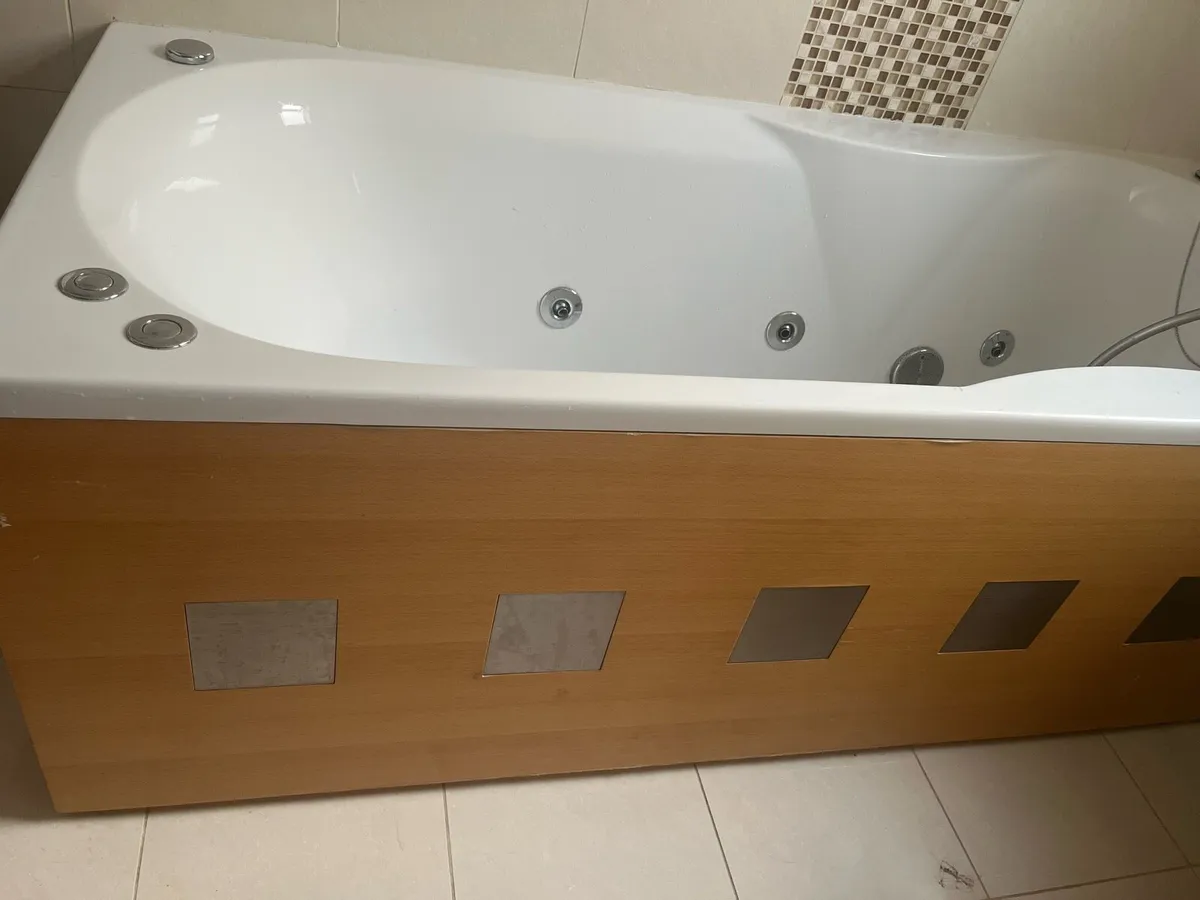 Jacuzzi bath - Image 2