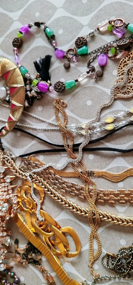 Collection of bracelets, necklaces and pendants - Image 3